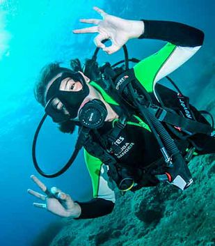 Escuela de Buceo Junior. Lanzamiento de boya